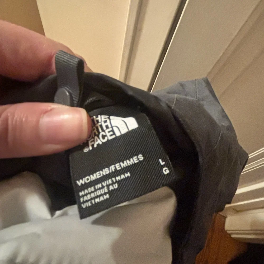 The North Face woman’s  Dark Gray dry vent Jacket 2 pieces - Picture 5 of 6